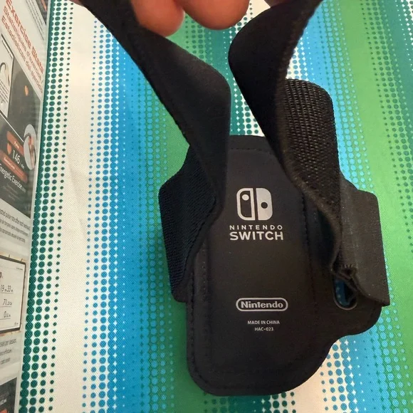 Nintendo Ring Fit Adventure Ring-Con with Red and Blue Joy-Con Artwork - Picture 10 of 16